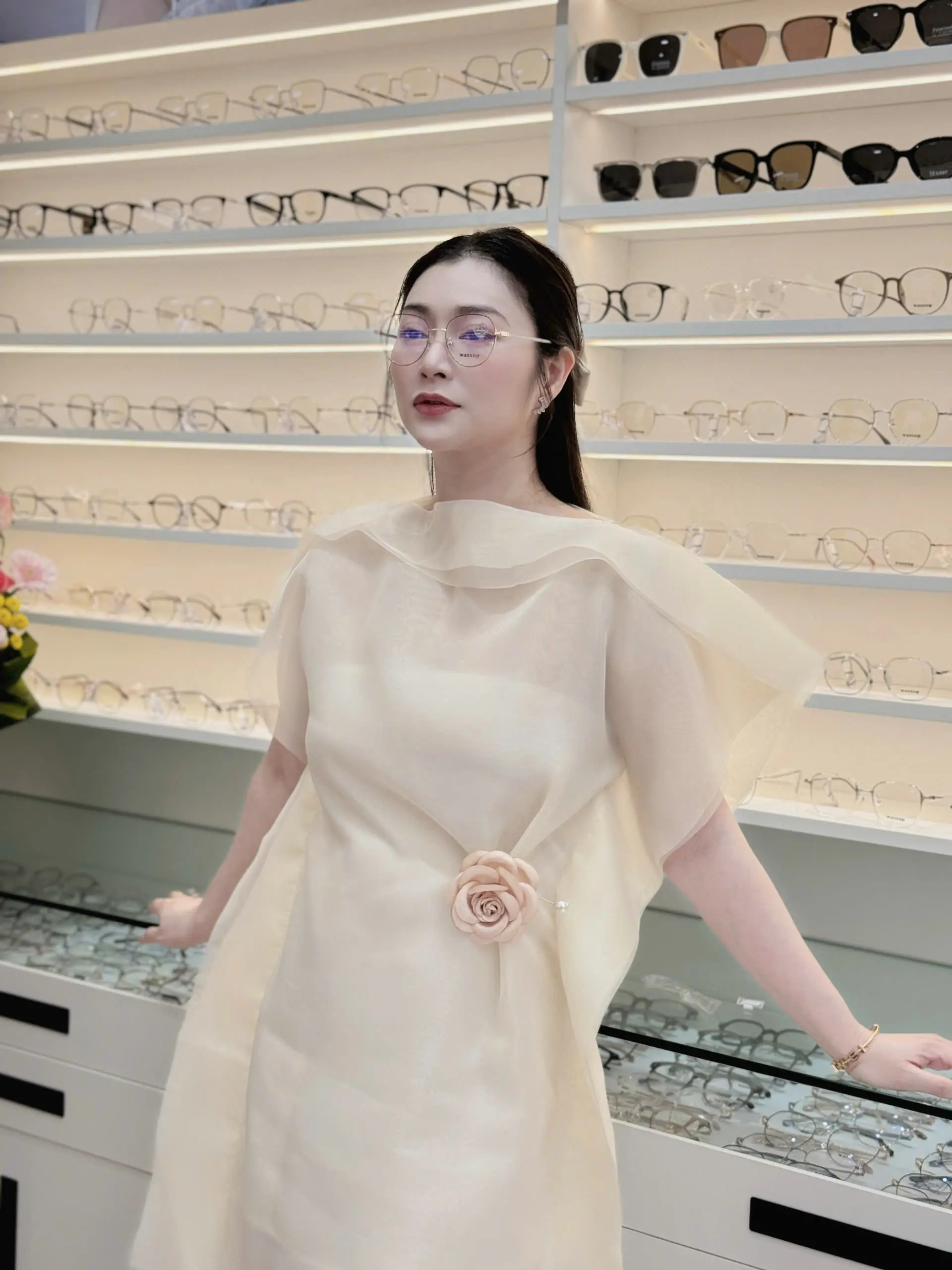 Mắt kính Asin
